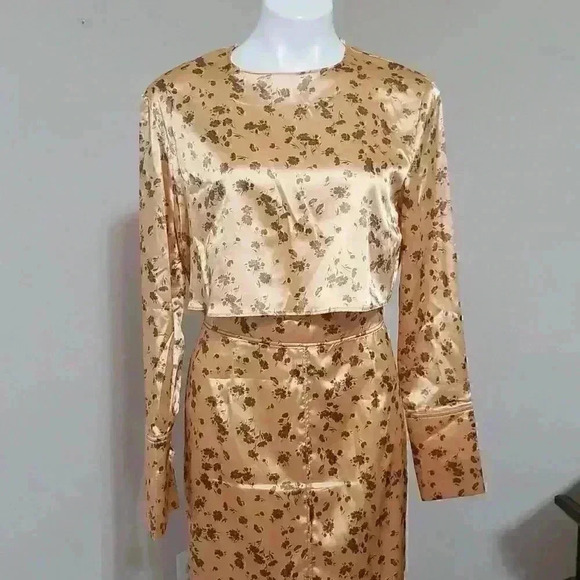 ZARA Flower Print Skirt and Cropped Top Set - Picture 2 of 13